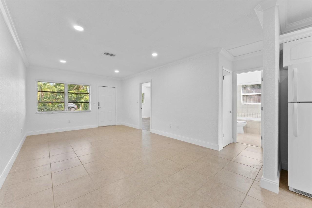 2631 Ne 2nd Ave - Photo 5 of 20