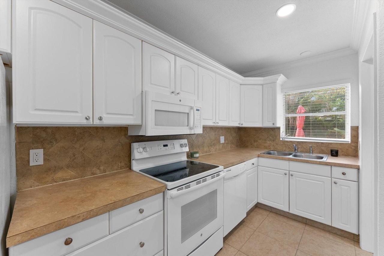 2631 Ne 2nd Ave - Photo 7 of 20