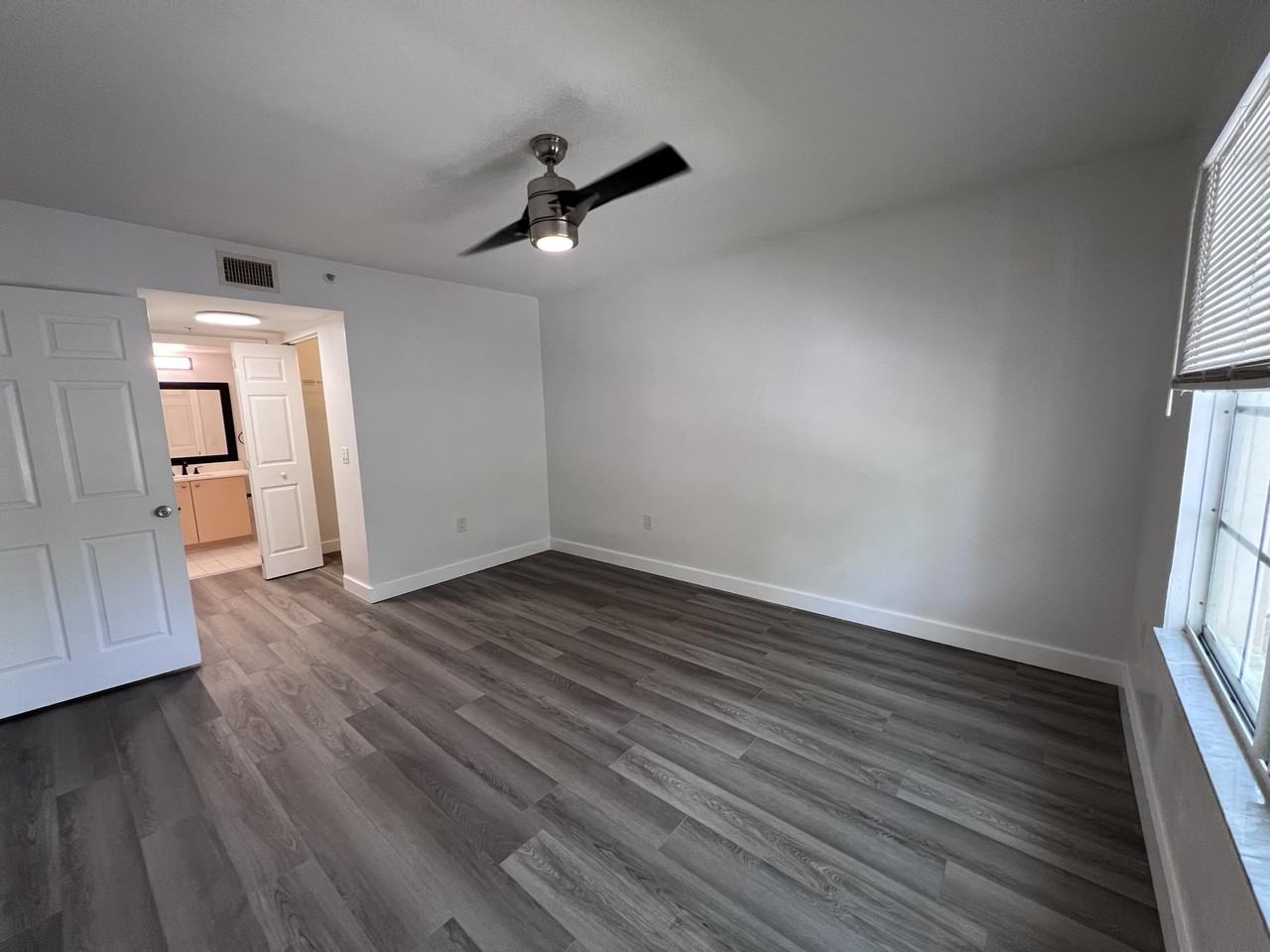 4220 San Marino Blvd #201 - Photo 6 of 14