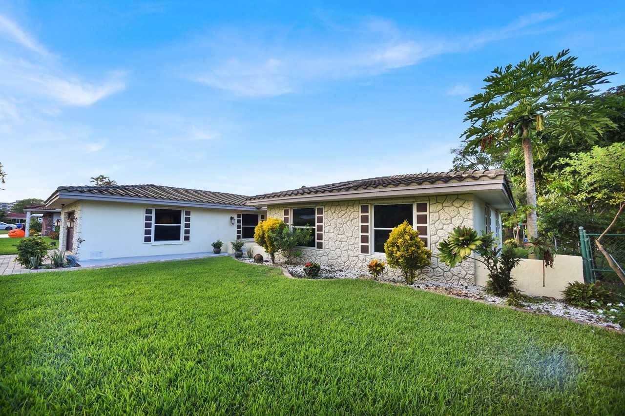 3660 Nw 104th Ave - Photo 4 of 38