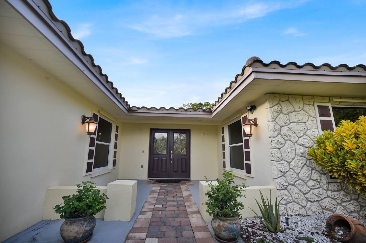 3660 Nw 104th Ave - Photo 5 of 38