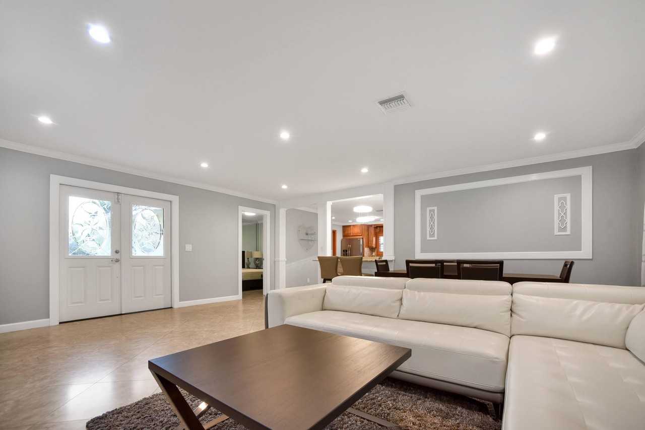 3660 Nw 104th Ave - Photo 6 of 38
