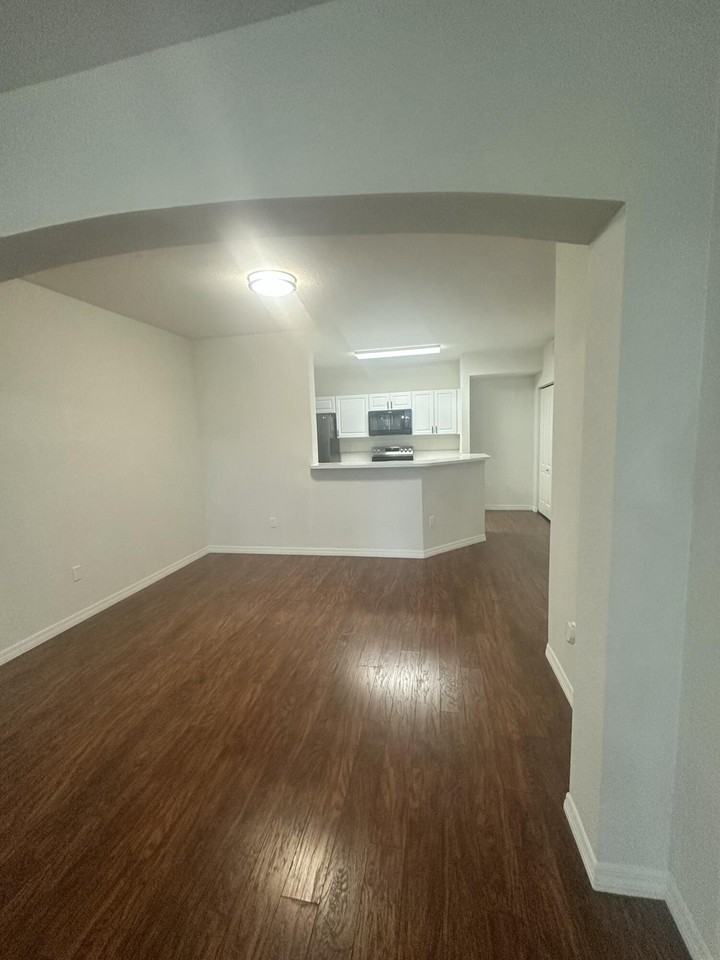 106 Sw Peacock Blvd - Photo 4 of 10