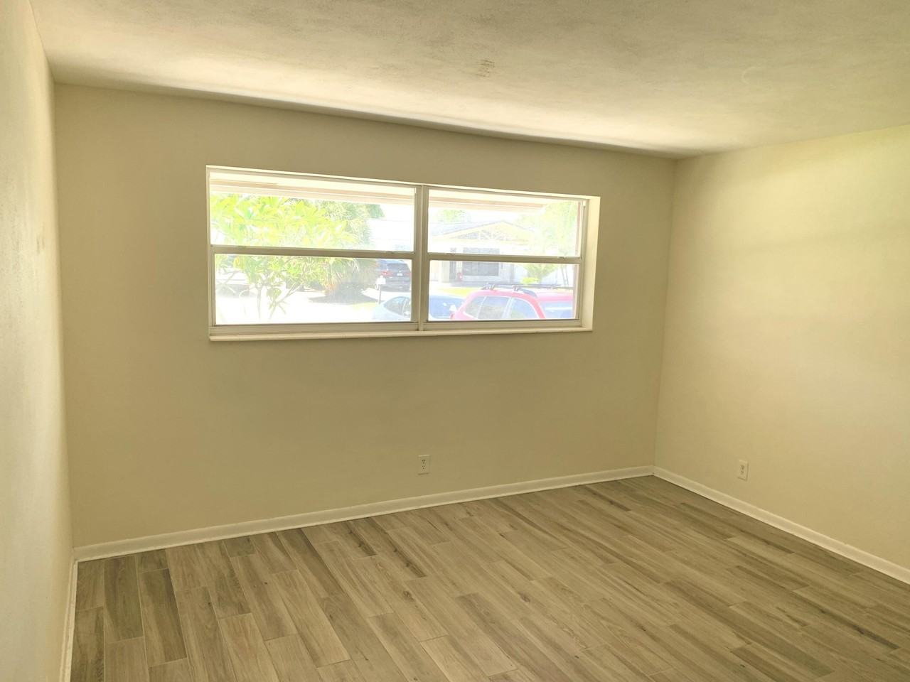 243 Sw 4th St - Photo 7 of 17
