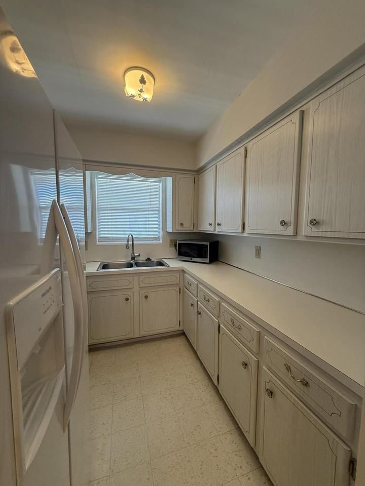 3860 Ne 21st Way - Photo 7 of 22