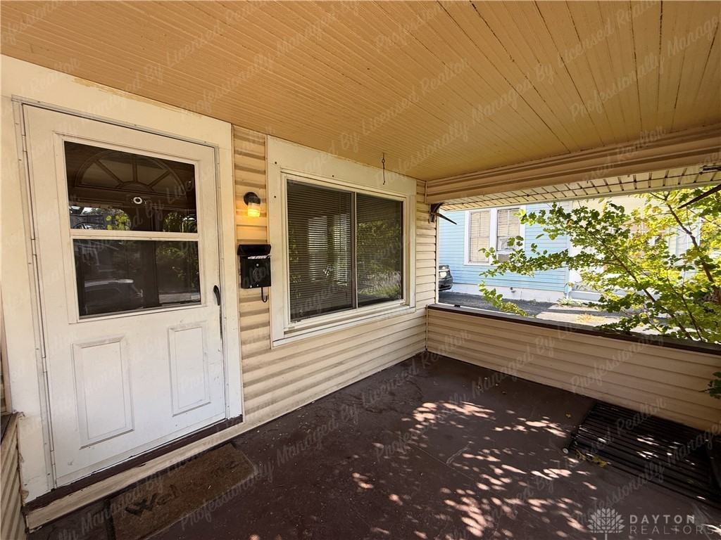 3135 Wayne Ave - Photo 2 of 28