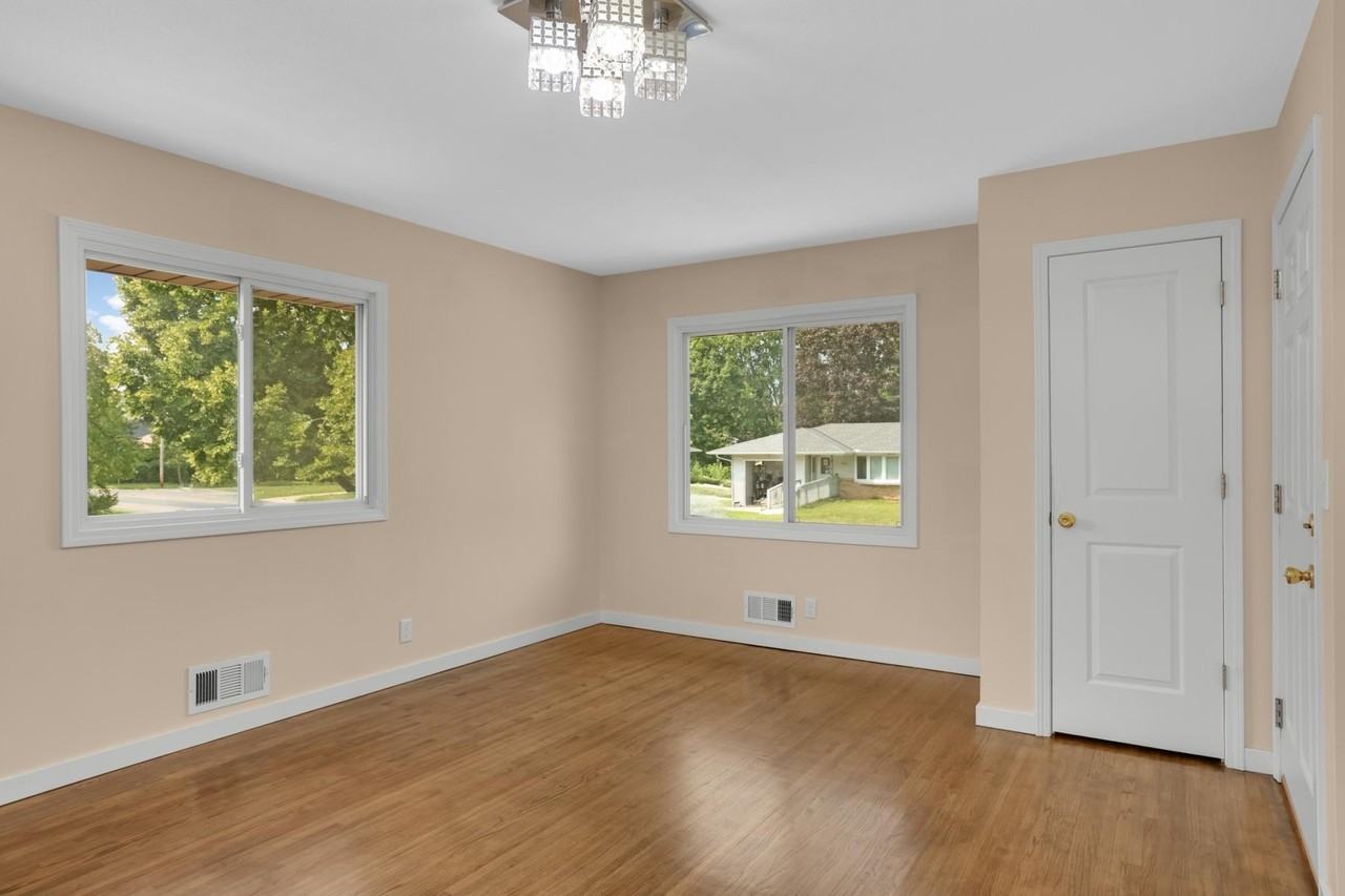4949 Jackson St Ne - Photo 5 of 28