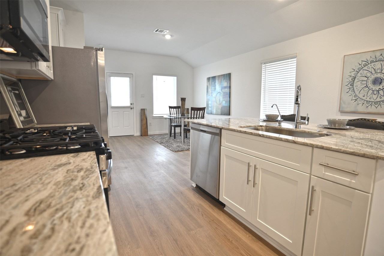 4122 Bronco Station Ln - Photo 6 of 24