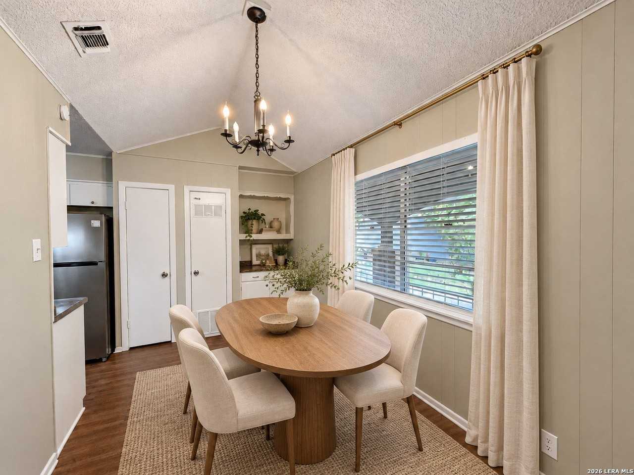 311 E San Antonio Ave #112 - Photo 4 of 32