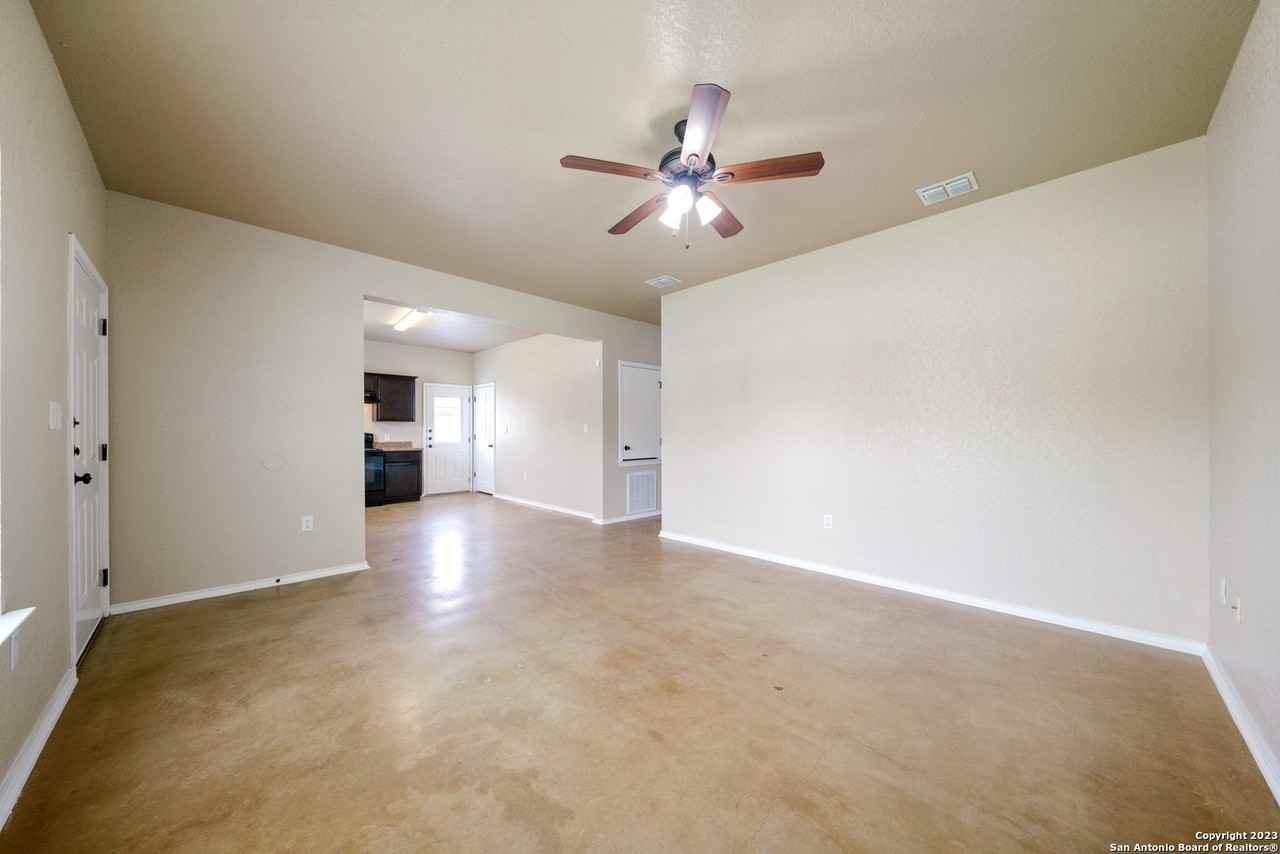 161 S Krueger Ave - Photo 7 of 25