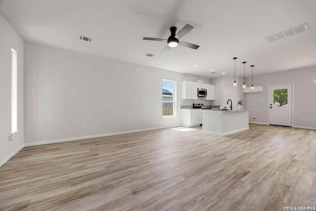 8 Donna Ct - Photo 4 of 17