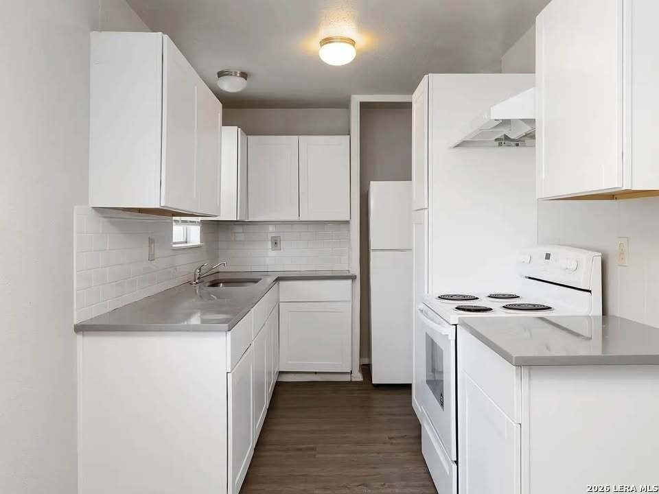 425 W Aviation Blvd - Photo 2 of 6