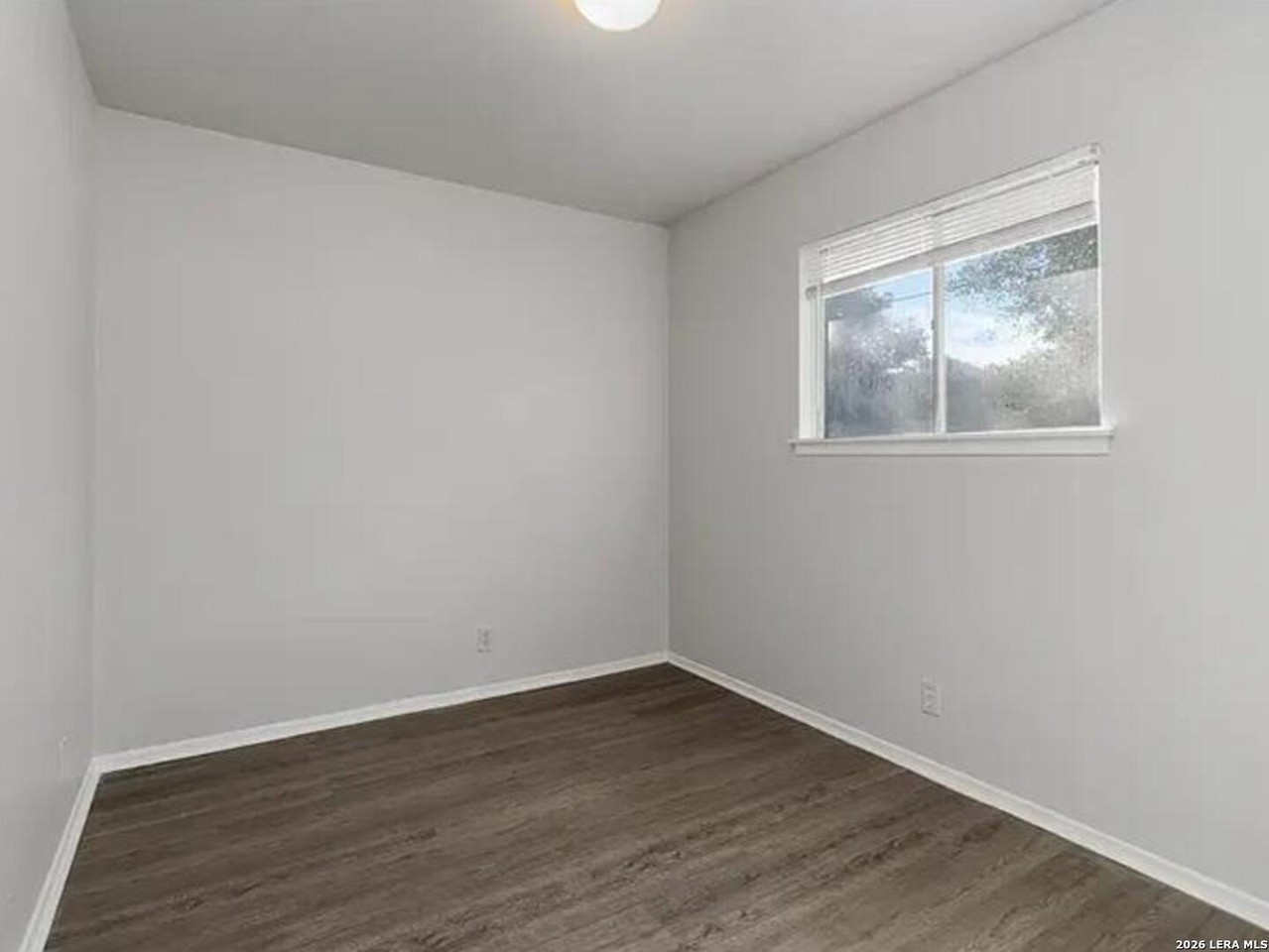 425 W Aviation Blvd - Photo 3 of 6