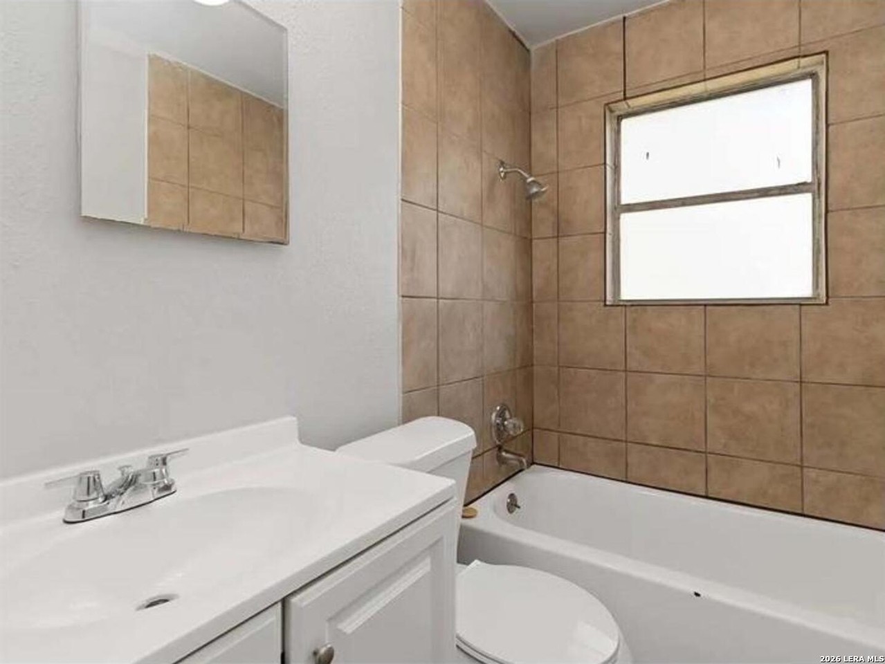 425 W Aviation Blvd - Photo 4 of 6