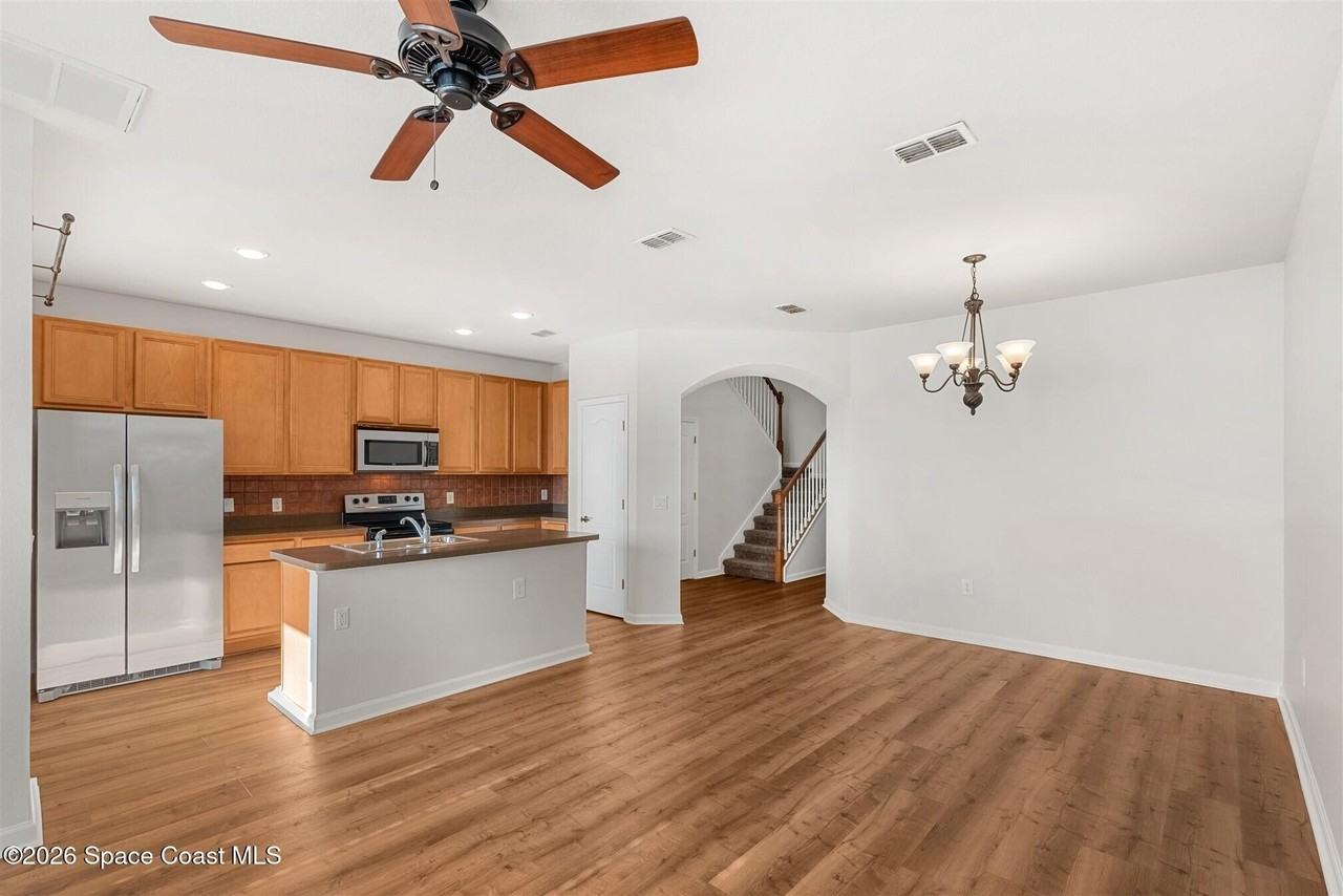 737 Ventura Dr - Photo 2 of 33