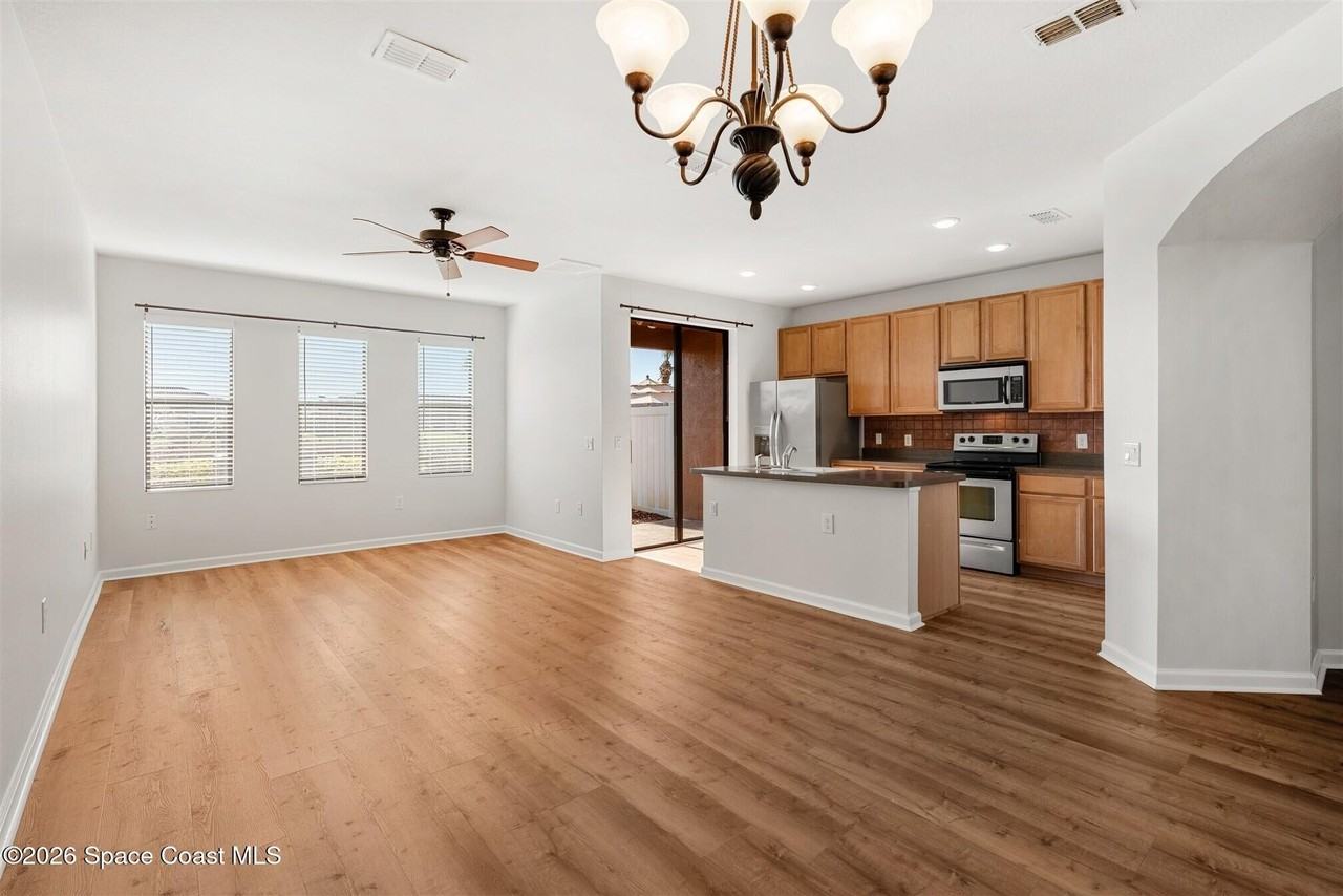 737 Ventura Dr - Photo 3 of 33