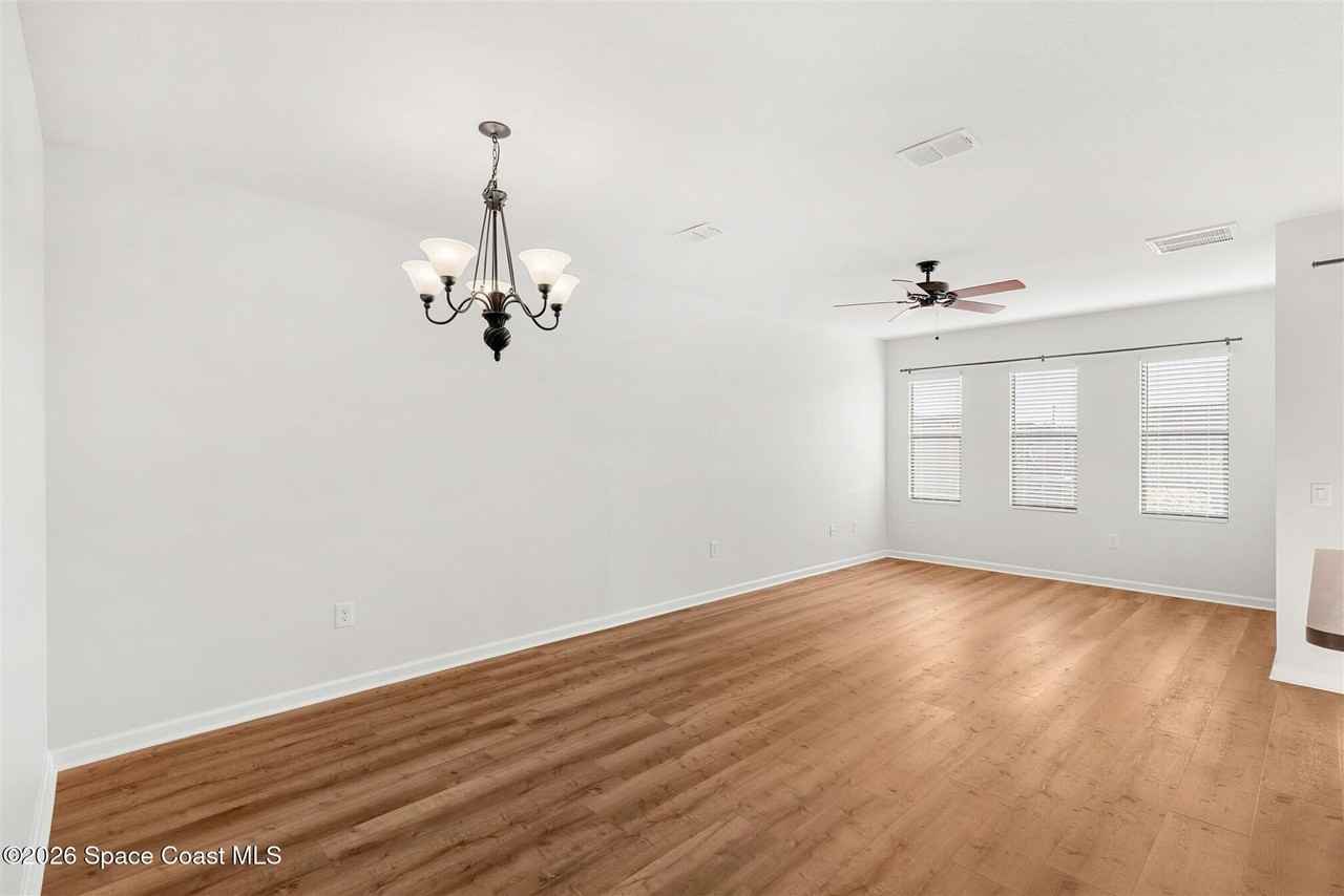 737 Ventura Dr - Photo 5 of 33