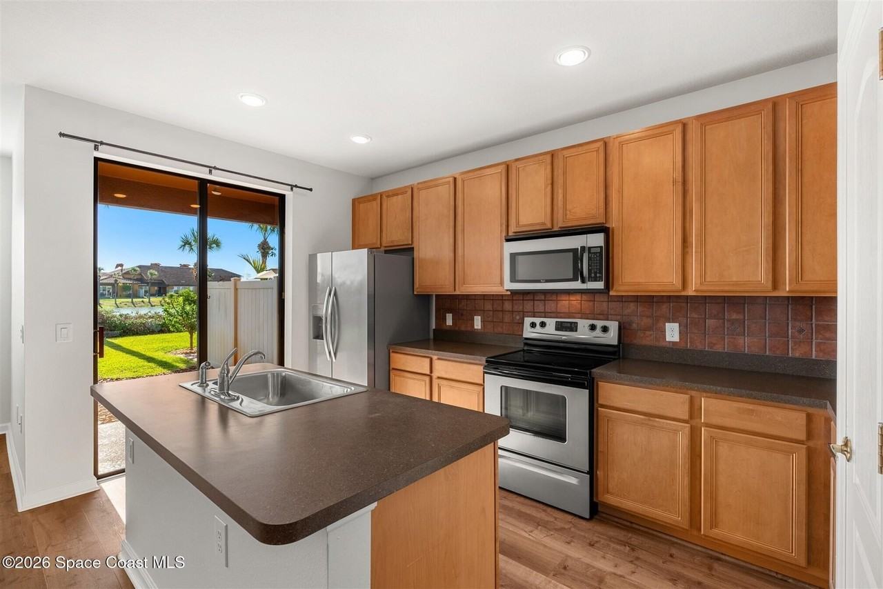 737 Ventura Dr - Photo 6 of 33