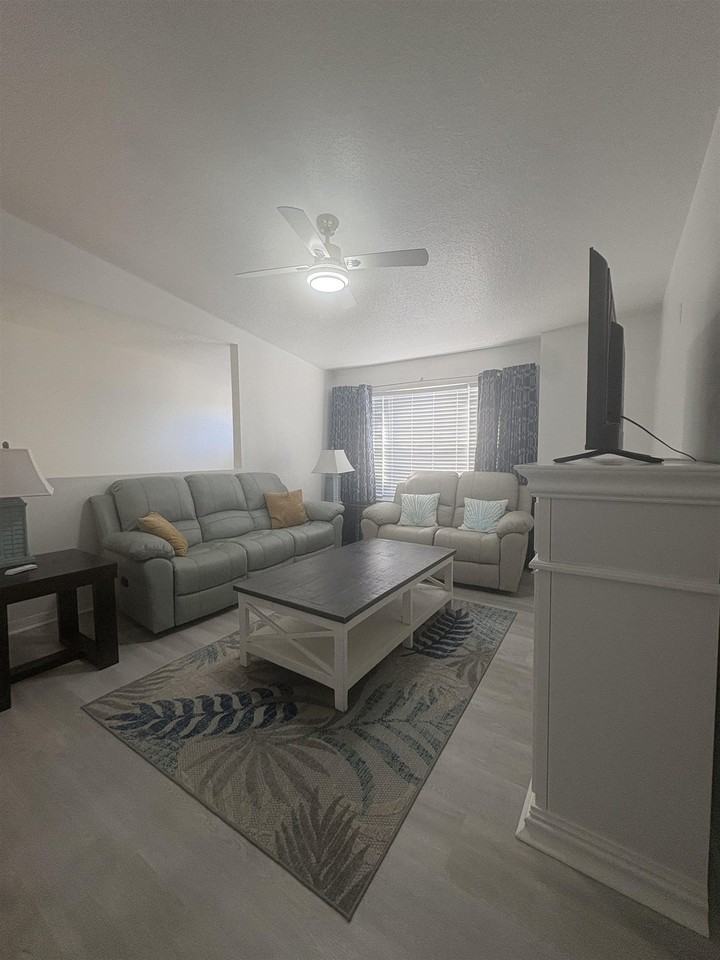 15211 Harbour Vista Cir - Photo 3 of 16