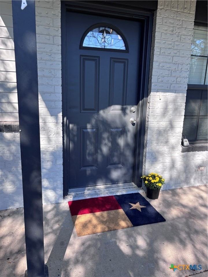 601 S Davis St - Photo 2 of 22