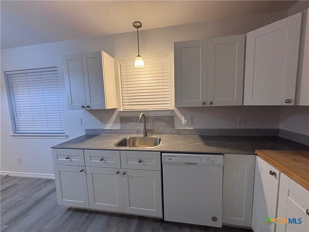 601 S Davis St - Photo 3 of 22