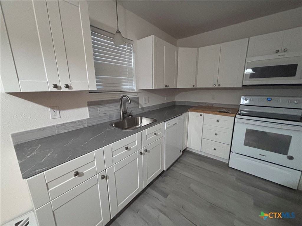 601 S Davis St - Photo 4 of 22