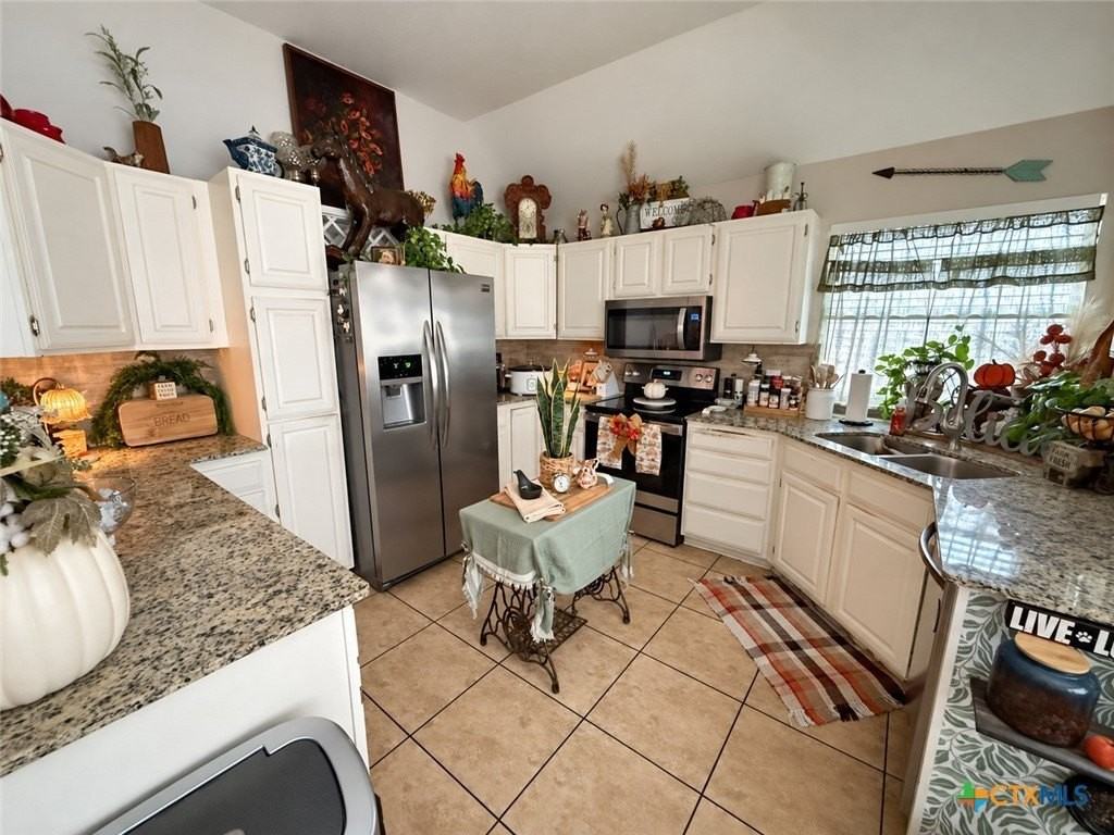 2613 Stratford Dr - Photo 2 of 19