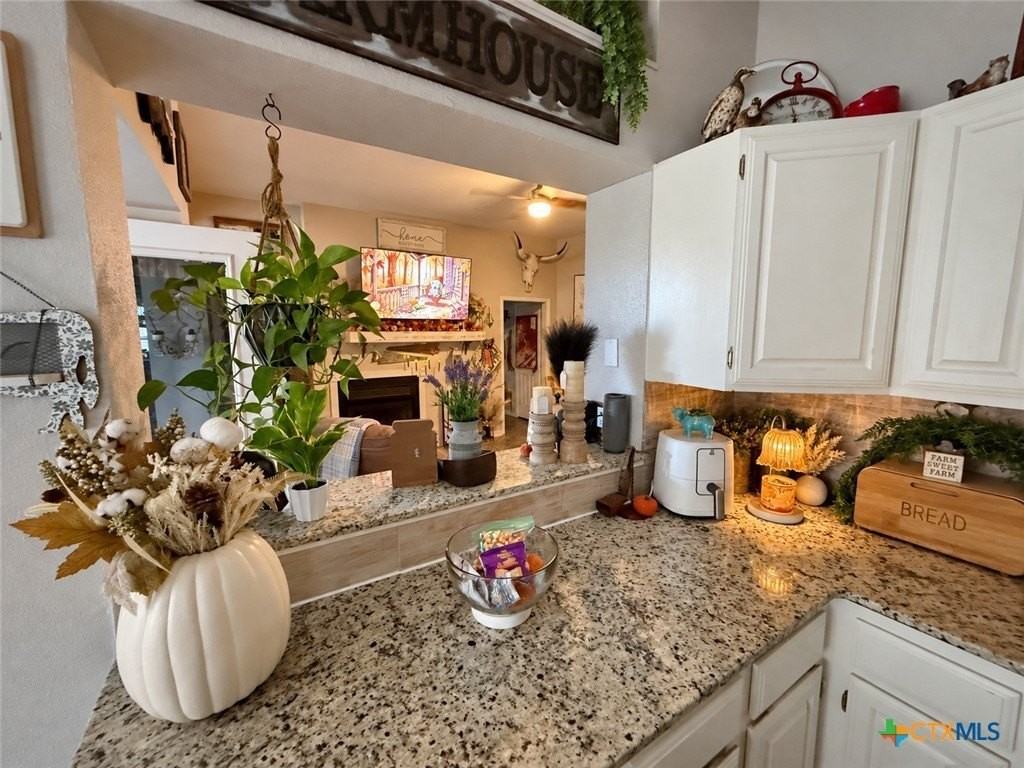 2613 Stratford Dr - Photo 4 of 19