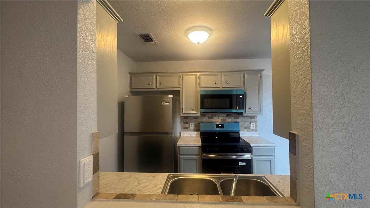 1701 Windward Dr - Photo 6 of 25