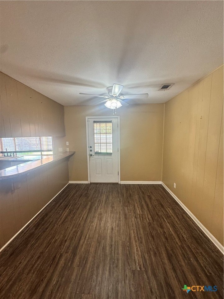 301 Richmond Dr - Photo 3 of 18