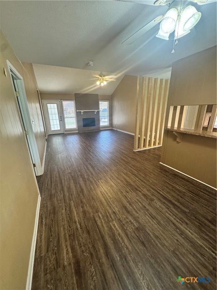301 Richmond Dr - Photo 4 of 18