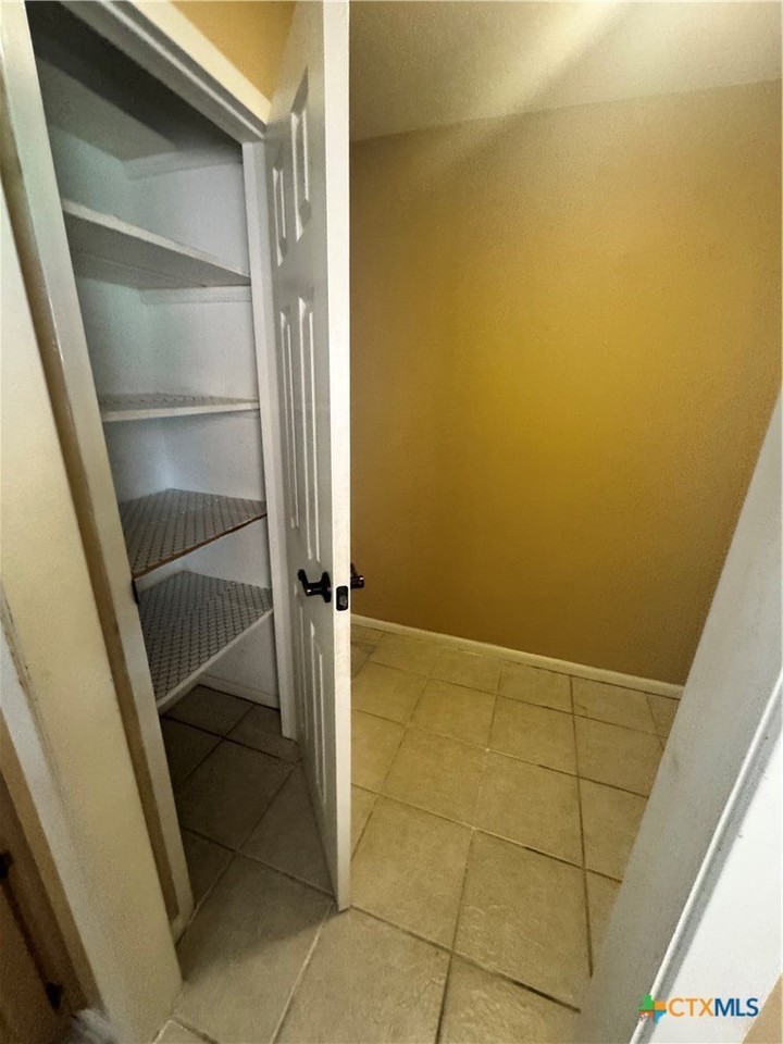 301 Richmond Dr - Photo 6 of 18