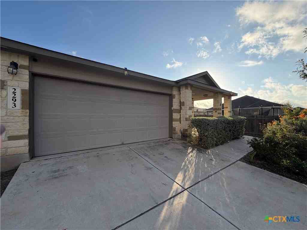 2293 Falcon Way - Photo 3 of 29