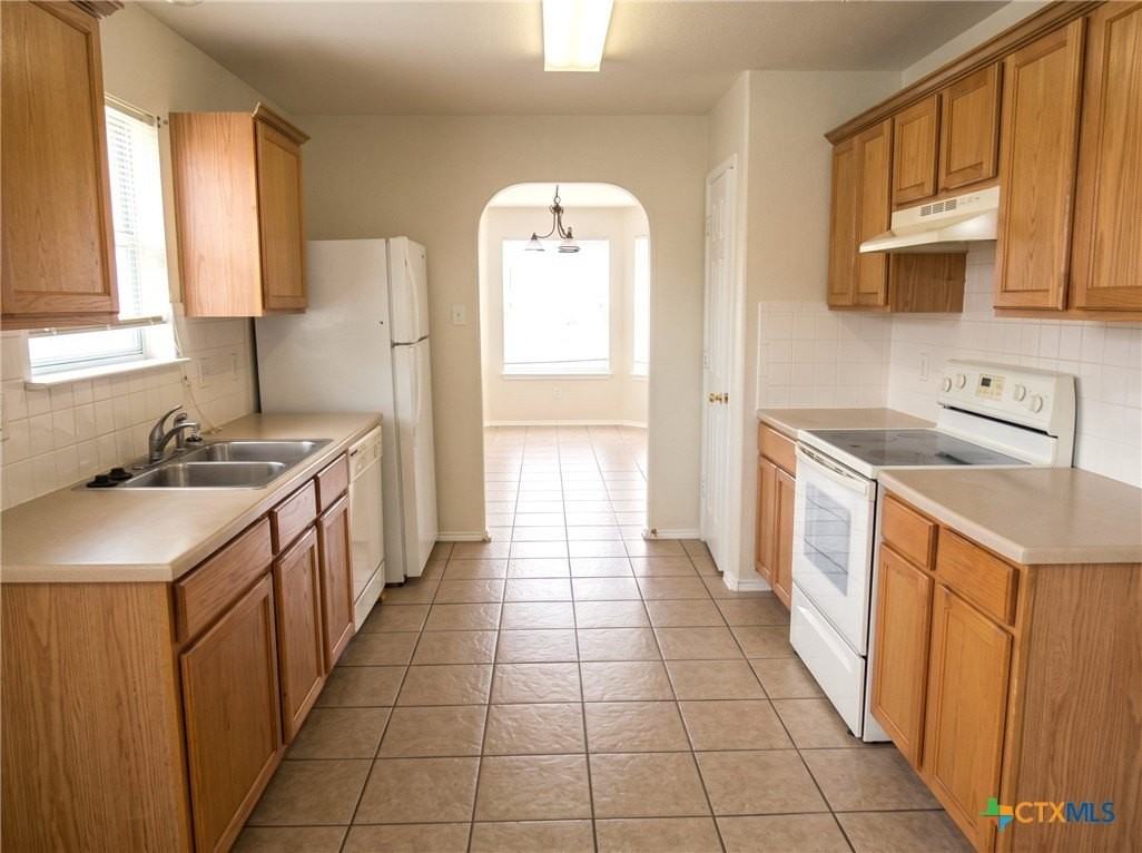 3802 Basset Ct - Photo 5 of 10