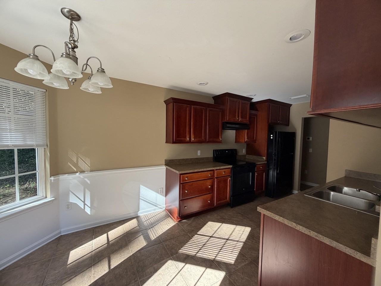 2043 Harriet Dr - Photo 4 of 13