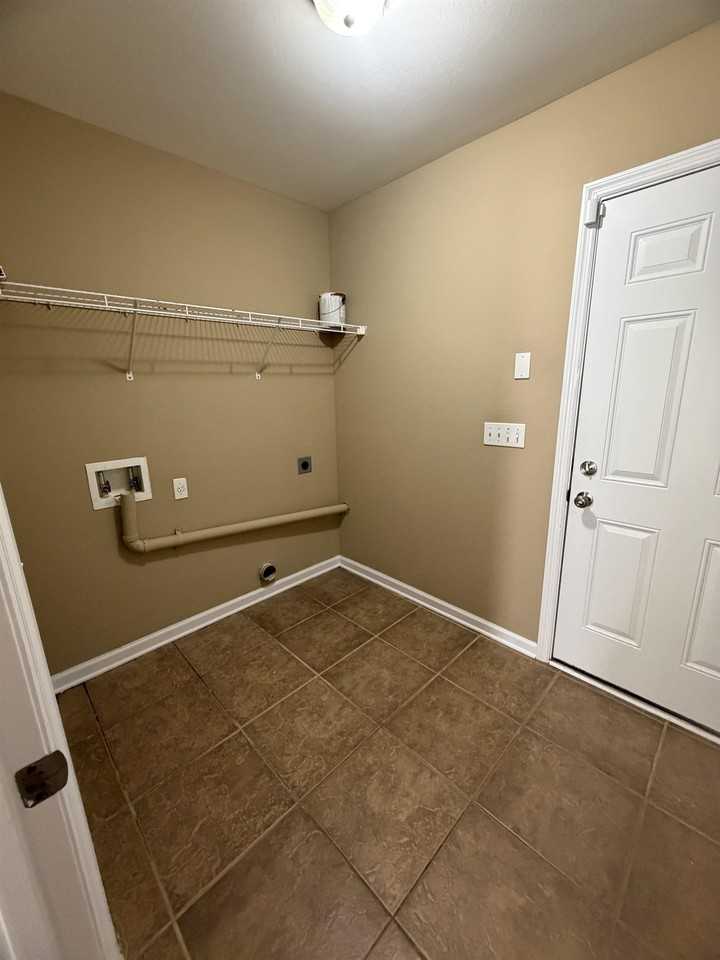 2043 Harriet Dr - Photo 7 of 13