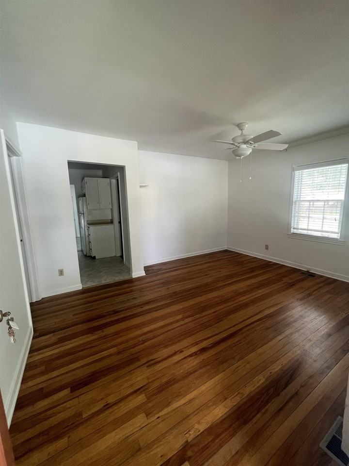 715 Truett Dr - Photo 2 of 10