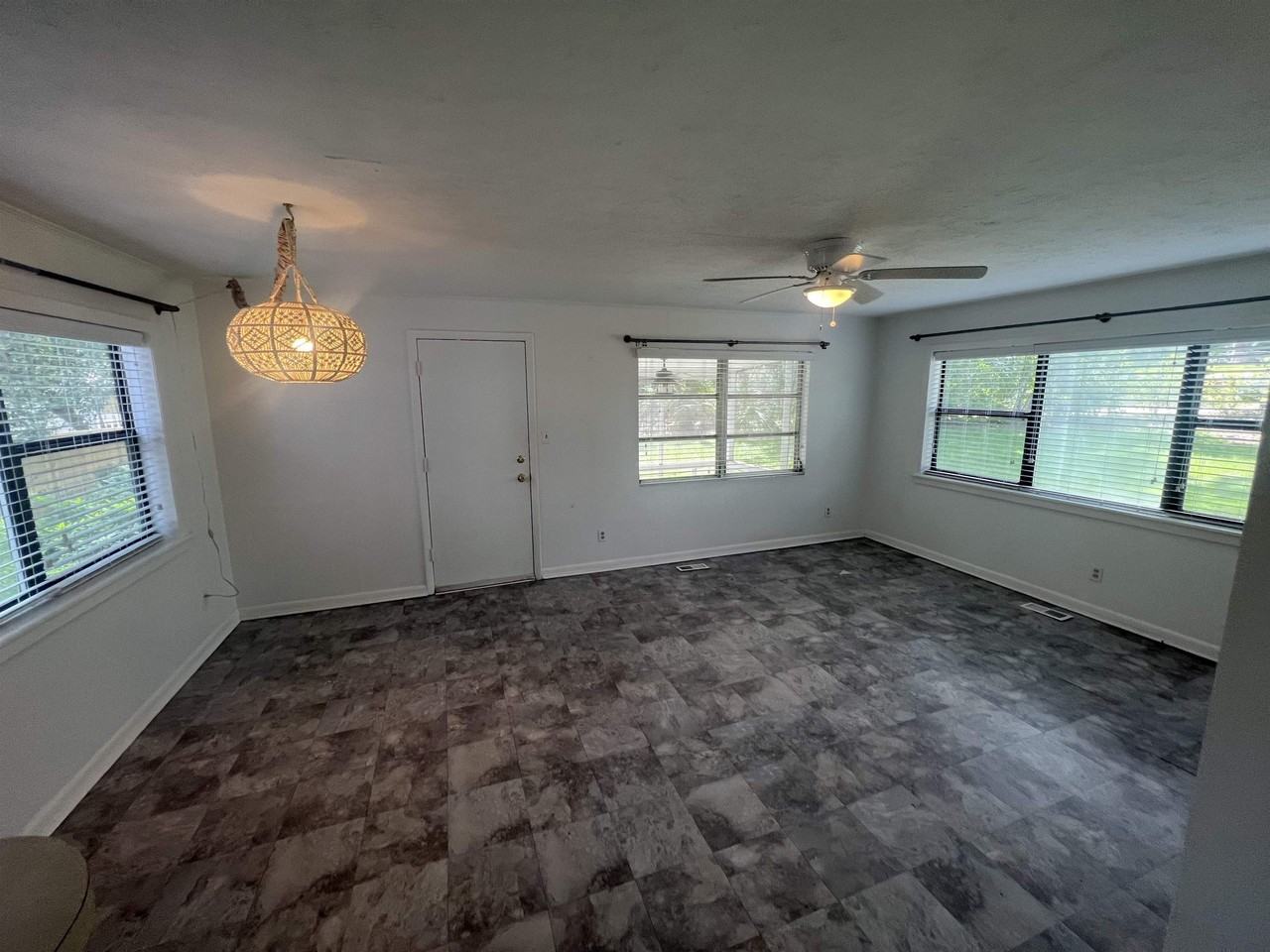 715 Truett Dr - Photo 5 of 10