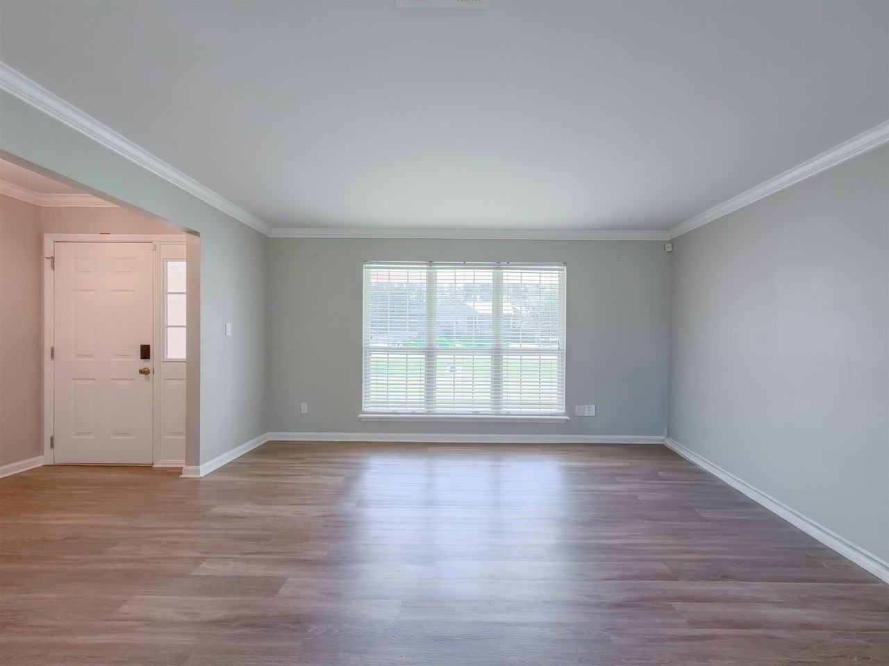 7833 Maclean Rd - Photo 3 of 26