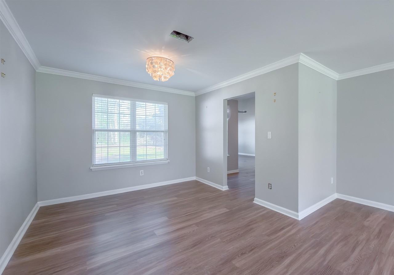 7833 Maclean Rd - Photo 4 of 26