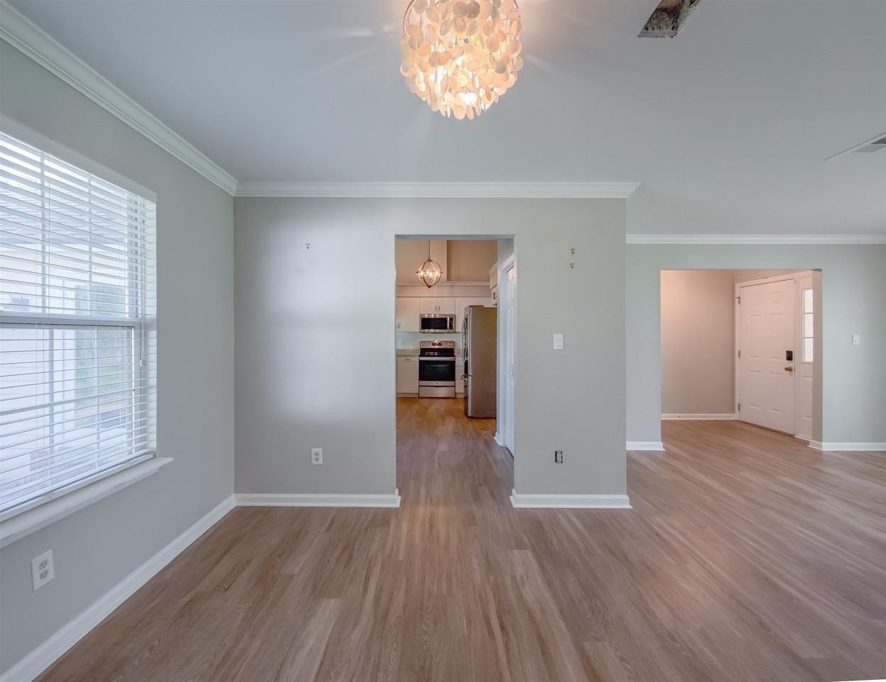 7833 Maclean Rd - Photo 5 of 26