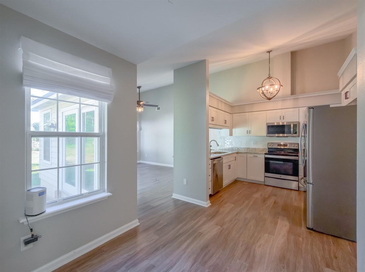 7833 Maclean Rd - Photo 6 of 26