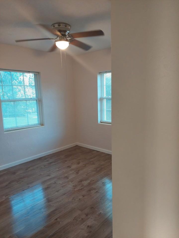 2405 Dozier Dr - Photo 2 of 10