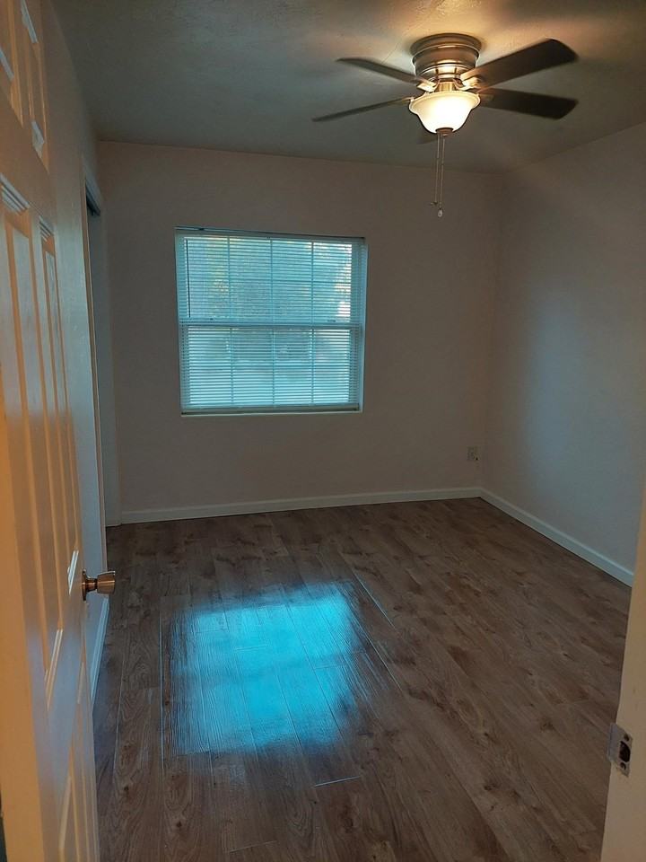 2405 Dozier Dr - Photo 3 of 10