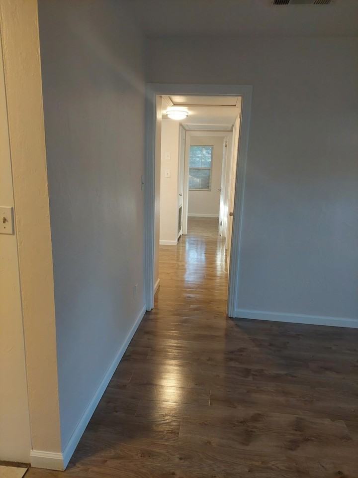 2405 Dozier Dr - Photo 4 of 10