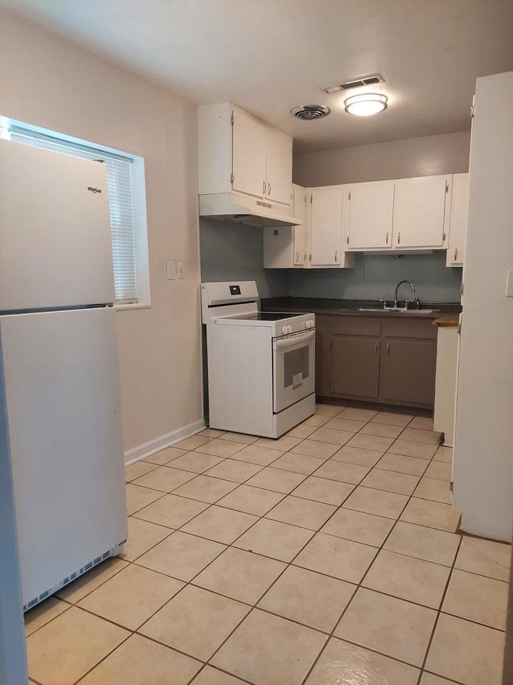 2405 Dozier Dr - Photo 7 of 10