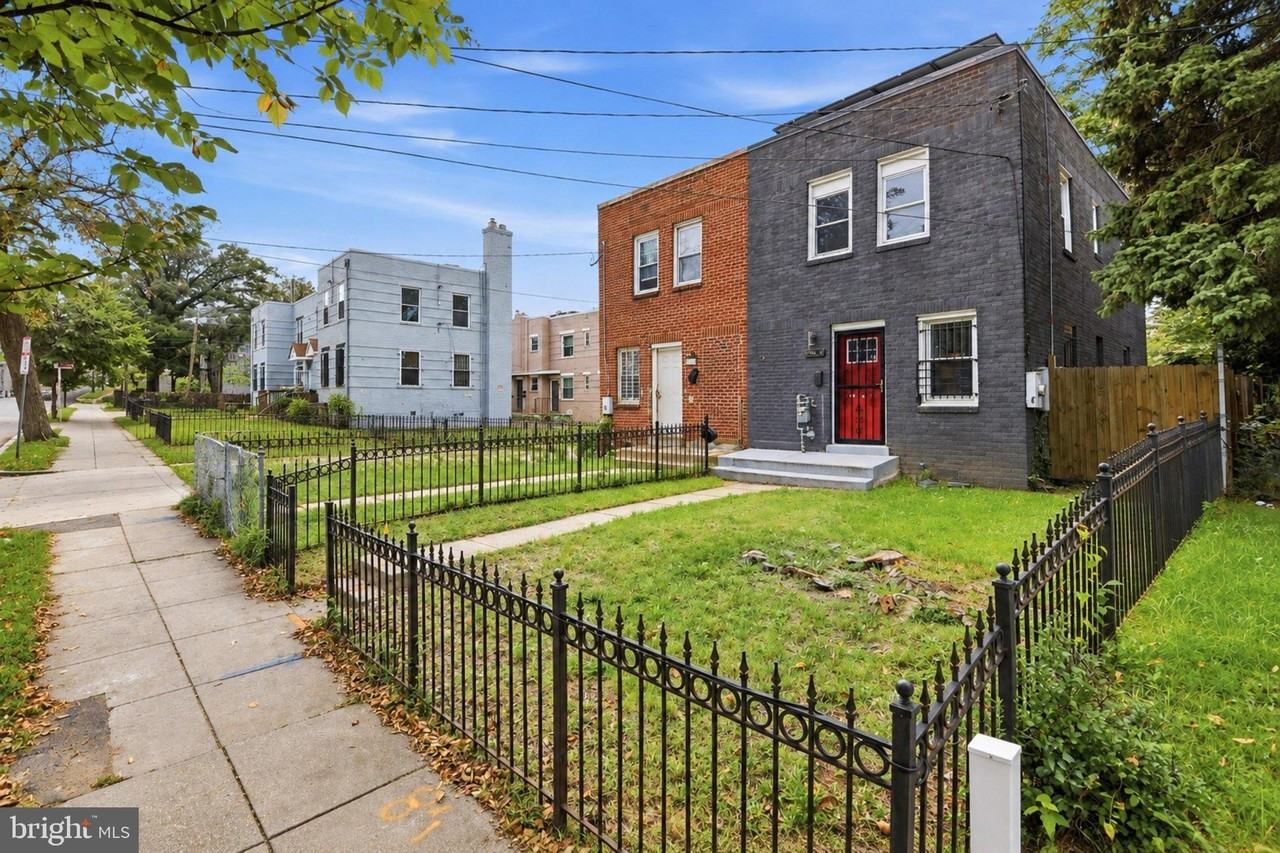 5053 Benning Rd Se - Photo 2 of 29