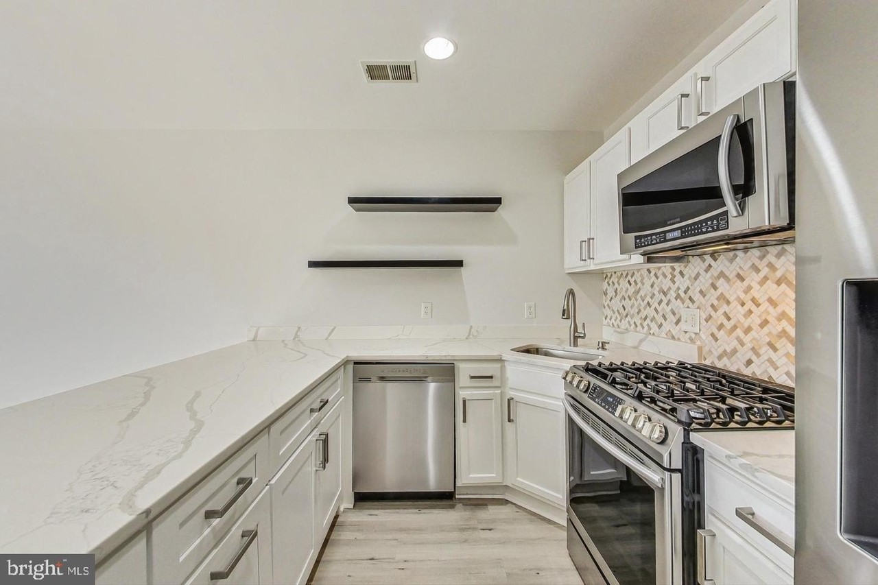 1710 W Virginia Ave Ne #201 - Photo 5 of 16