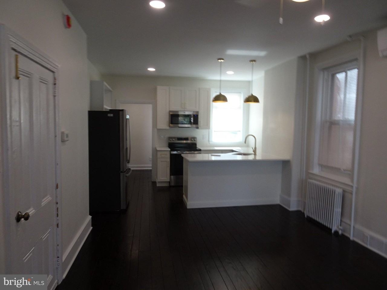 41 W 5th St #1 - Photo 4 of 25