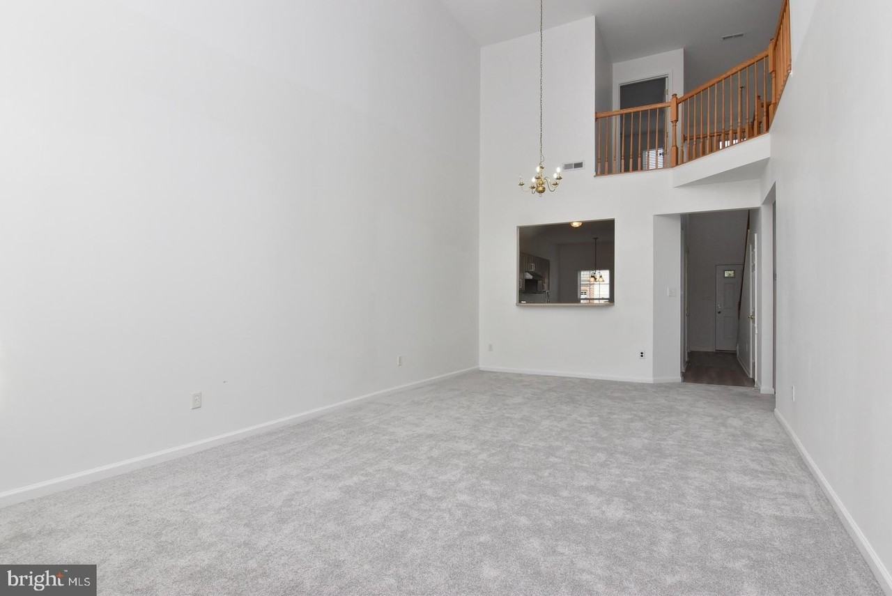 32308 Turnstone Ct - Photo 3 of 23